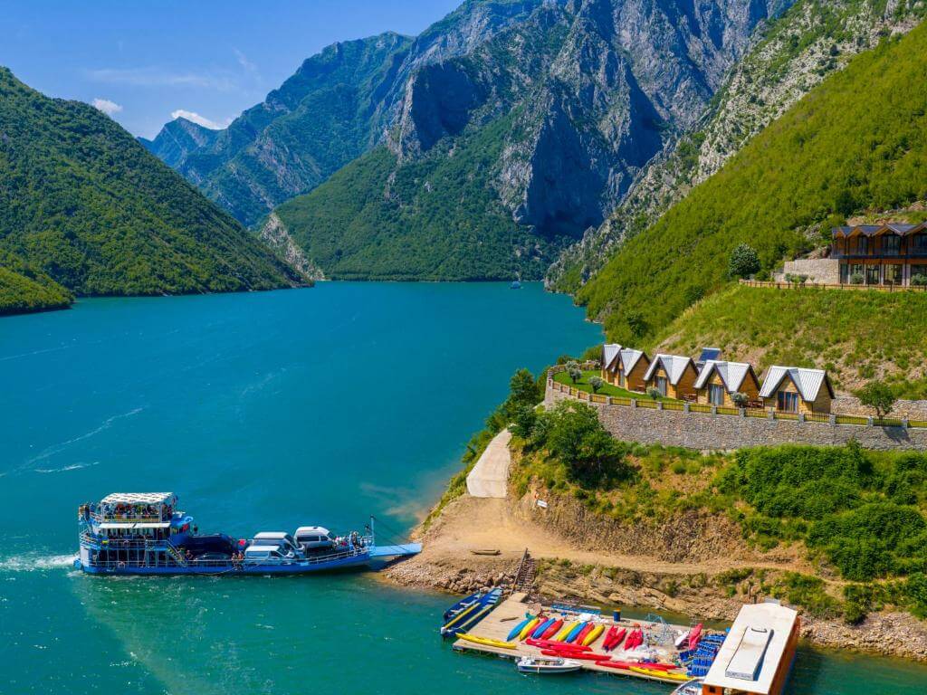 koman lake hotel (1)